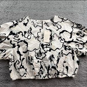 A New Day Women' Puff Short Sleeve Slim Blouse White Black Print- NWOT